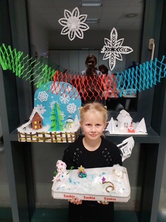 Weihnachtsbasteln mit GLOBUS